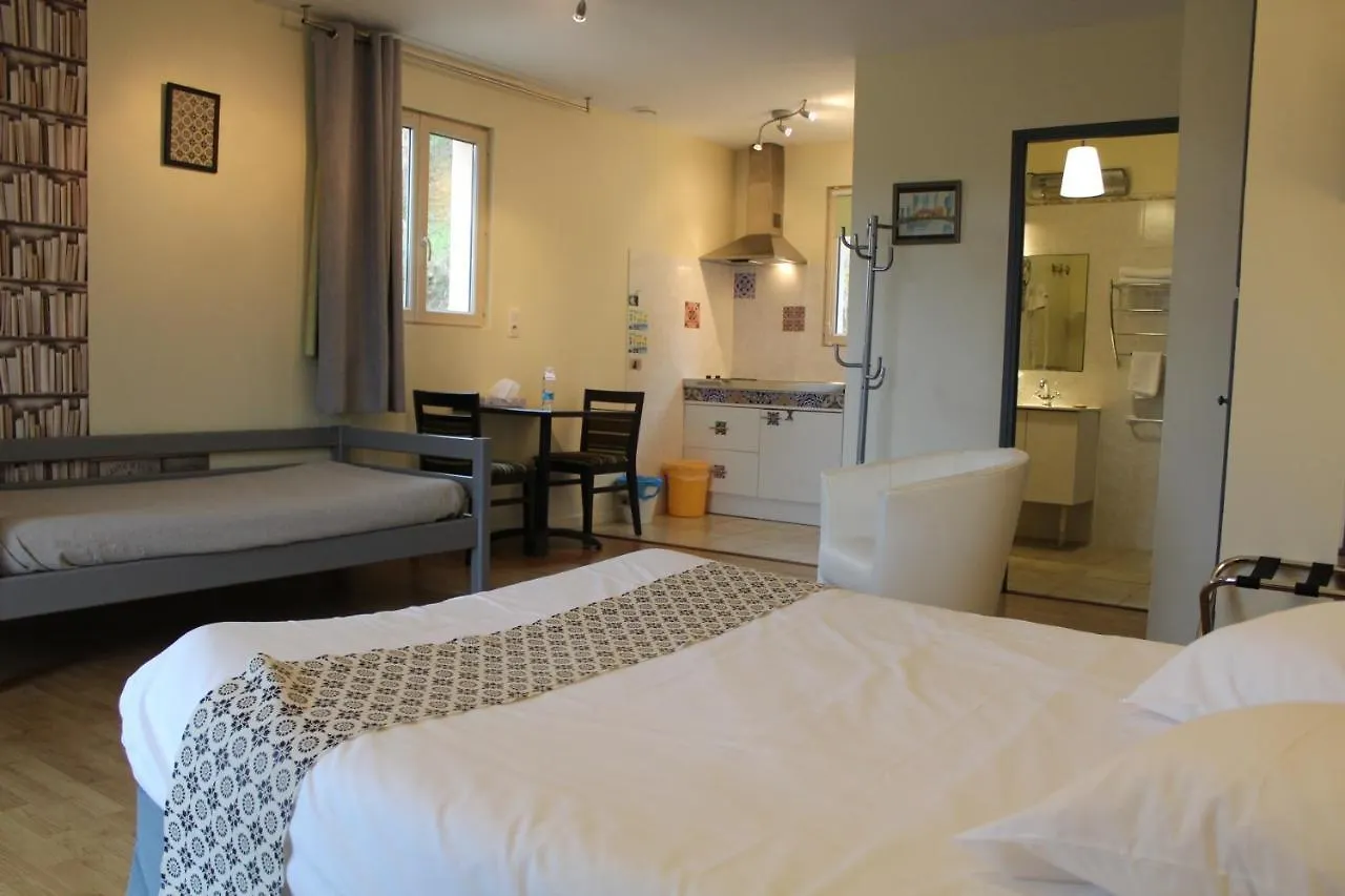 **  Hotel La Peyrade Cajarc France